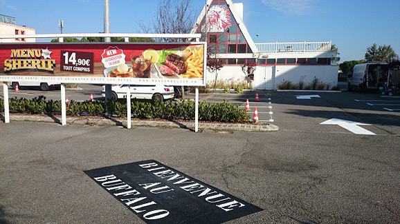 marquage-parking-toulouse-buffalo-grill-bienvenue