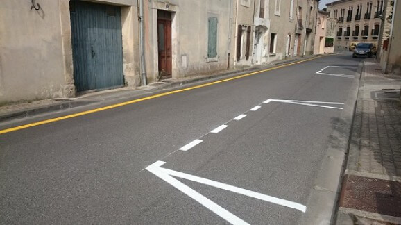 marquage-ligne-stationnement-interdit-signalisation