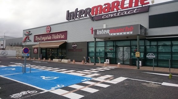 accessibilité-intermarché-marquage-sol-normes-peinture