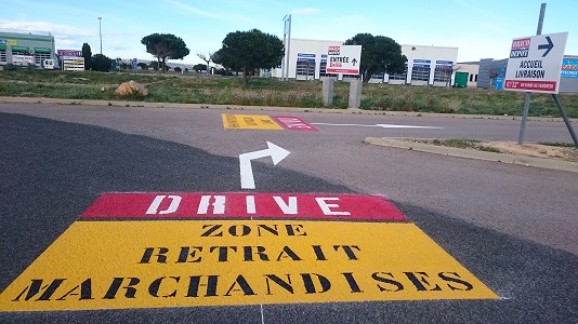 guidage-logo-drive-brico dépot- marquage-signalisation