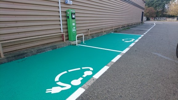 recharge-véhicules-électrique-albi-marquage-parking-logo