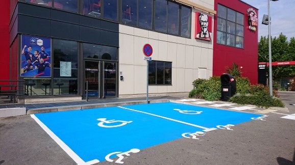 handicapé-kfc-Nîmes-Arles-parking-marquage-sol-30-13