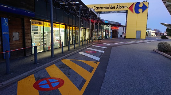 carrefour-market-marquage-parking-po-66-albères-zébra-stationnement