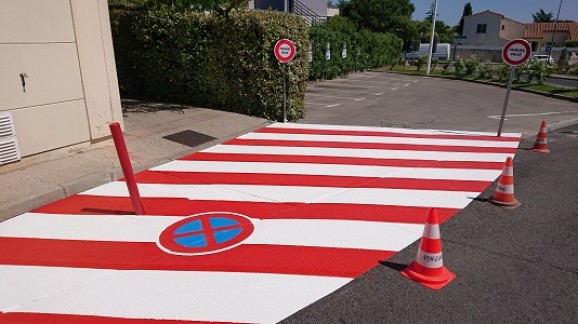 zébra-marquage-interdiction-stationner-parking-signal-juvignac