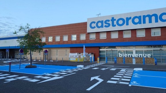 pmr-castorama-peinture-sol-parking-signalisation-marquage-normes