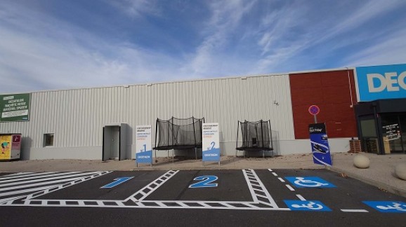 Decathlon-Carcassonne-marquage-sol-click-collect-pmr