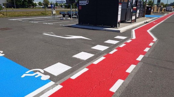 chemin-piéton-logo-marquage-sol-parking-brico-pmr