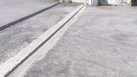 peindre-sol-signalisation-zebra-portail-parking