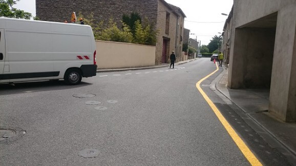 mairie-bram-ligne-jaune-signalisation-marquage