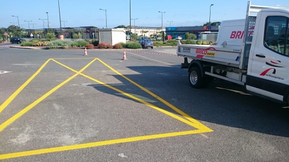 livraison-bricomarché-carcassonne-parking-marquage