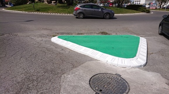 bordure-marquage-sol-signalisation-route-parking-peinture