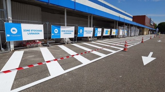zébra-blanc-stationnement-interdit-marquage-sol-castorama-agen