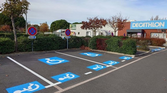 pmr-handicapé-norme-accessibilité-Decathlon-Carcassonne